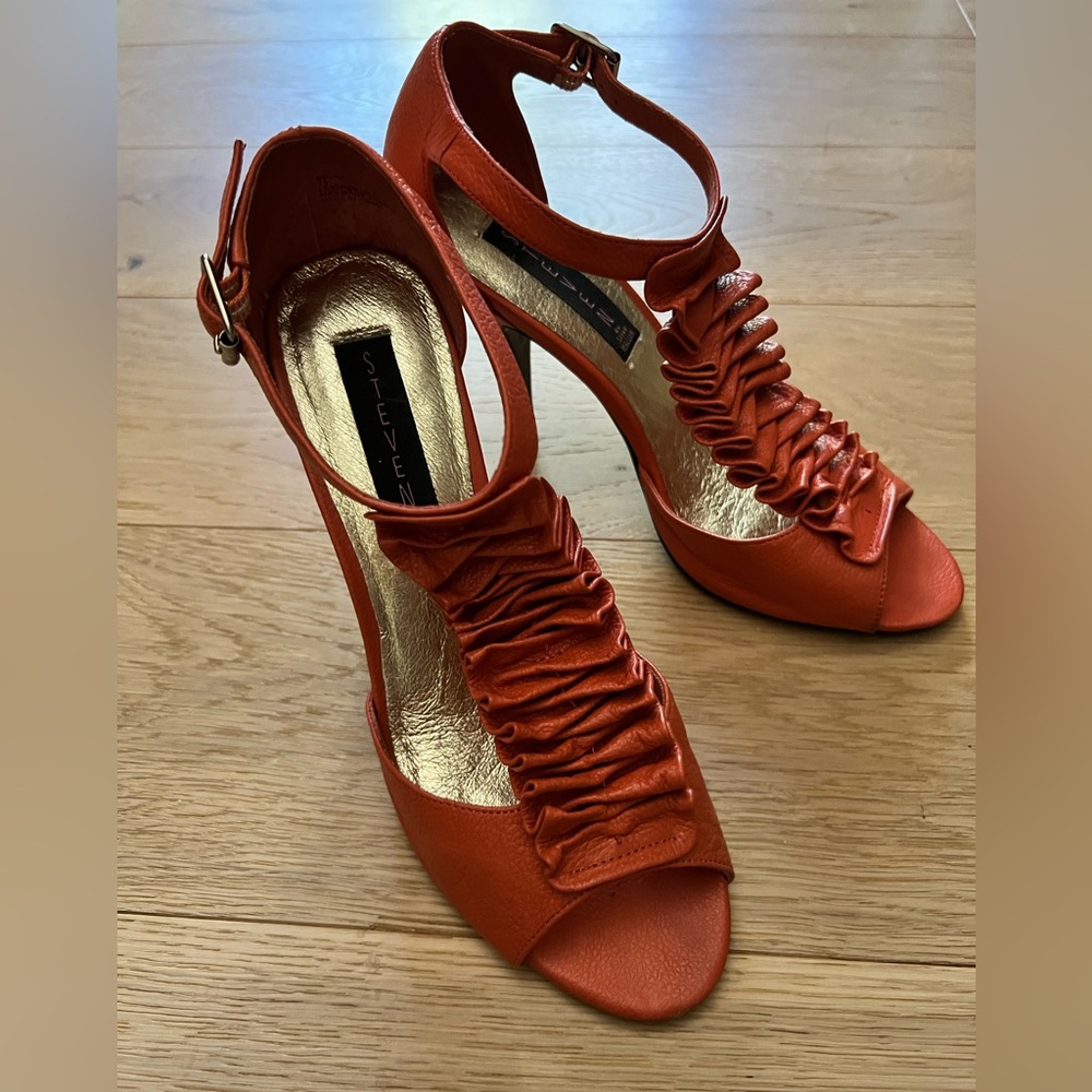 Steve Madden Vibrant Coral Heels